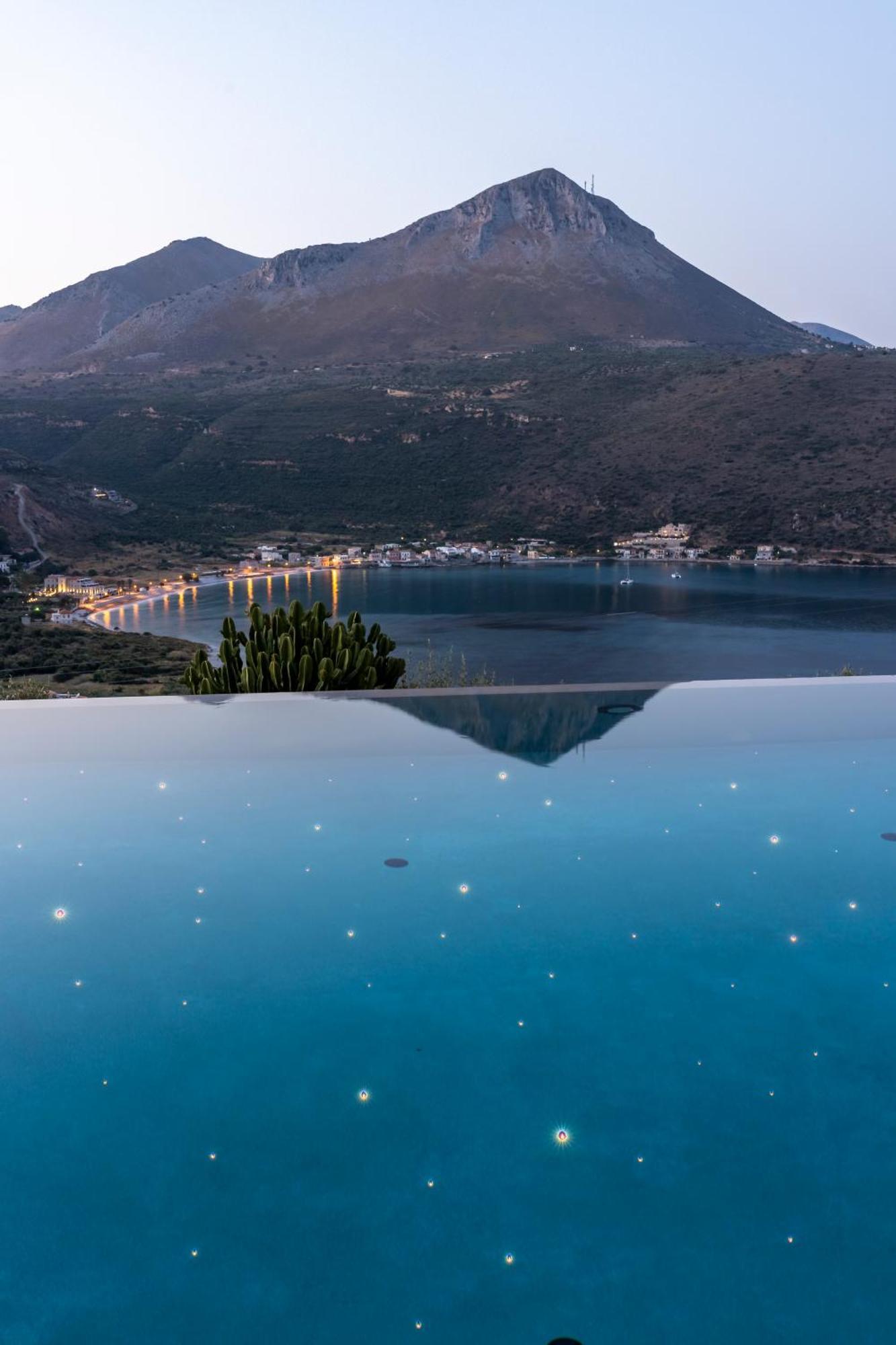 Manifest Boutique Hotel Oitylo Zewnętrze zdjęcie